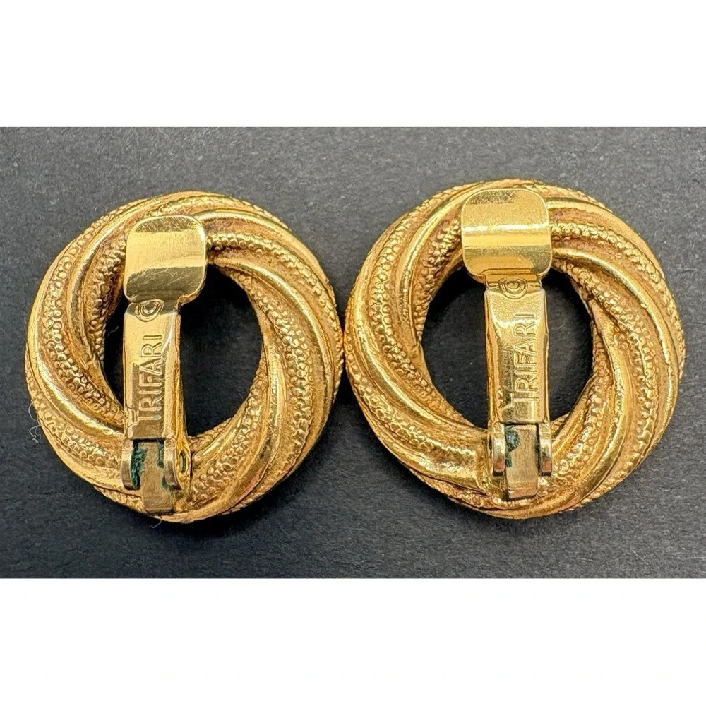 Vintage Crown Trifari Twisted Textured Gold Tone Open‎ Circle Clip on Earrings